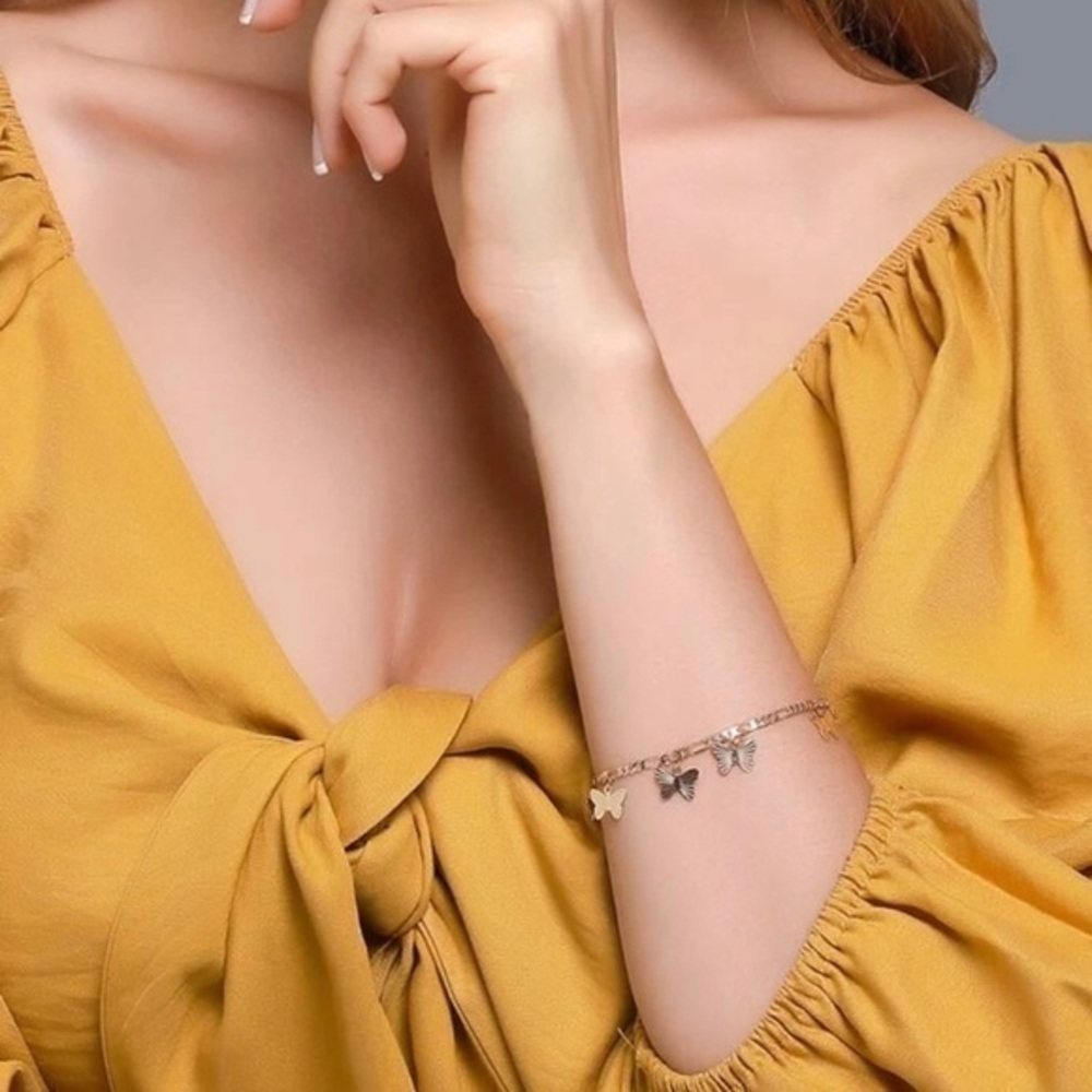 3/$30 💛 Butterfly Charm Bracelet